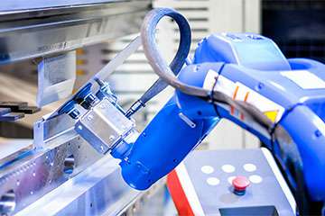 钣金行业资讯-采用机器人钣金折弯，钣金加工行业已经不再需要大批量的尺寸来使用机器人折弯机-yobo手机官方网站-yobo(中国)