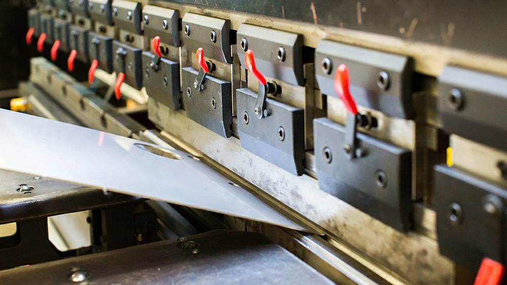 制作钣金加工项目都有哪些基础设备？-yobo手机官方网站-yobo(中国)